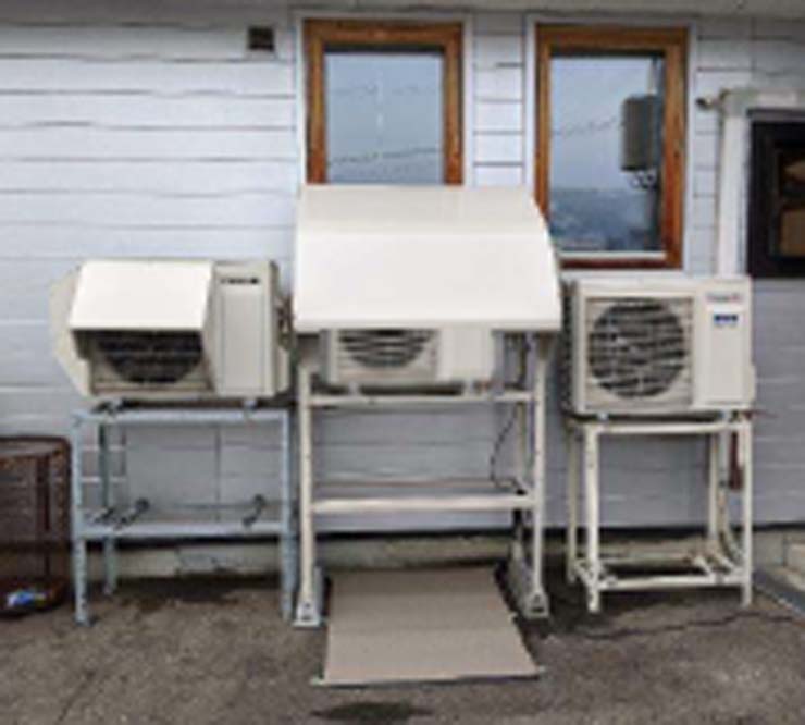丸みと色で住宅にマッチするフォルムFRP製フード 軽くて強い、なめらか質感